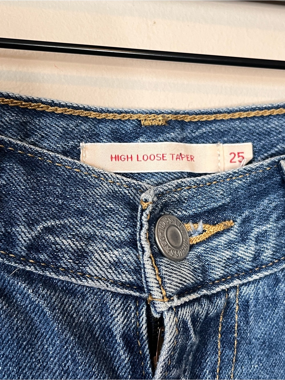 LEVI’S High Loose Taper Jeans Size 25 Medium Wash High Rise Relaxed Denim - Picture 4 of 6